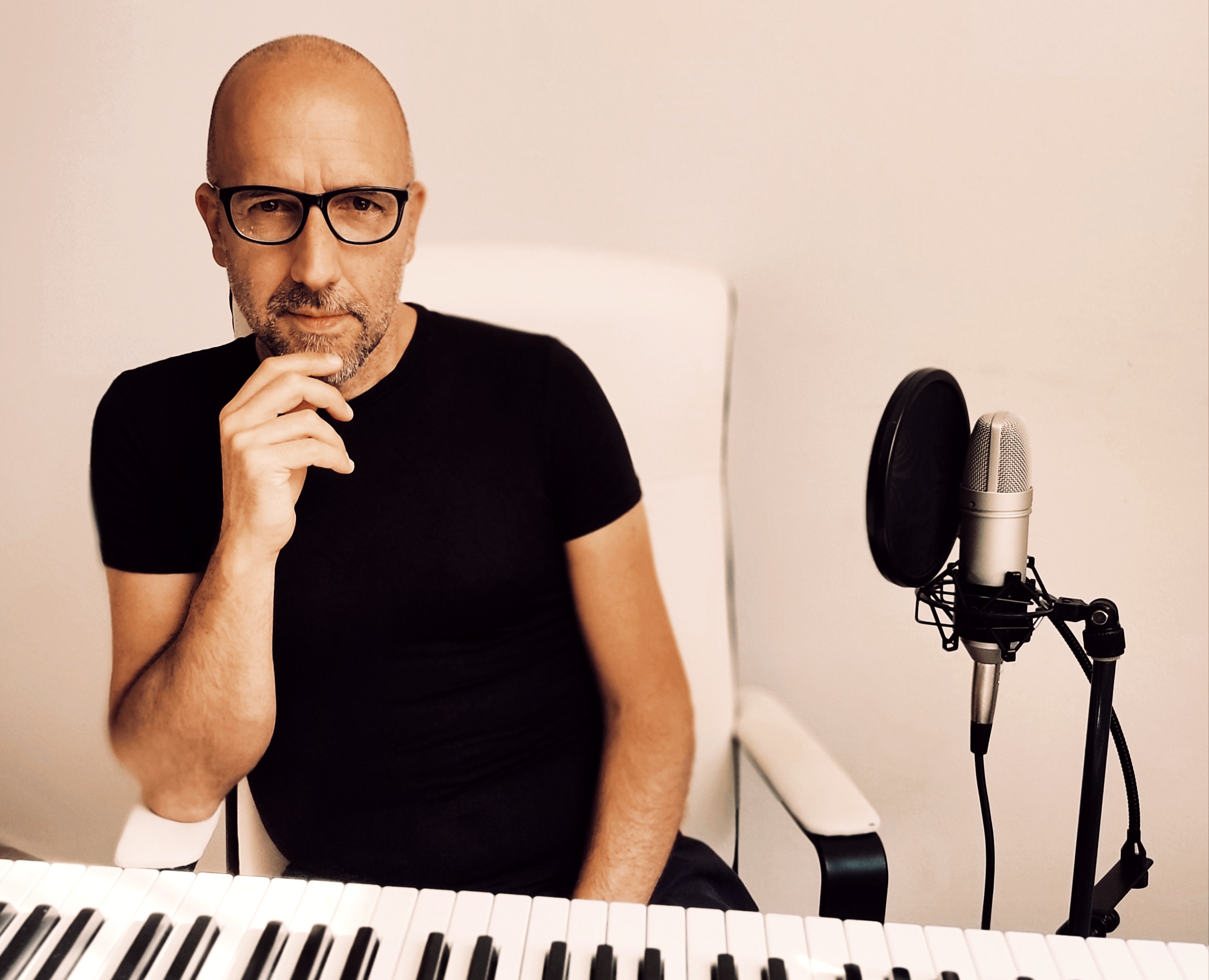 andrea tosoni vocal coach, insegnante di canto, vocalcoaching online, scuola di canto